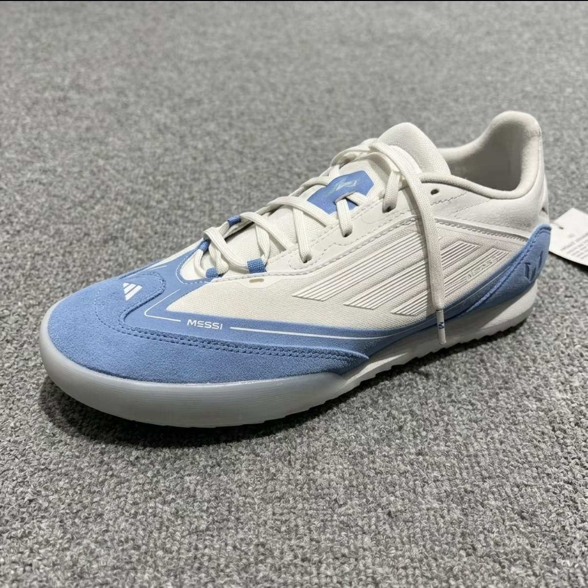这双蓝白小鞋子真的是天菜··💙